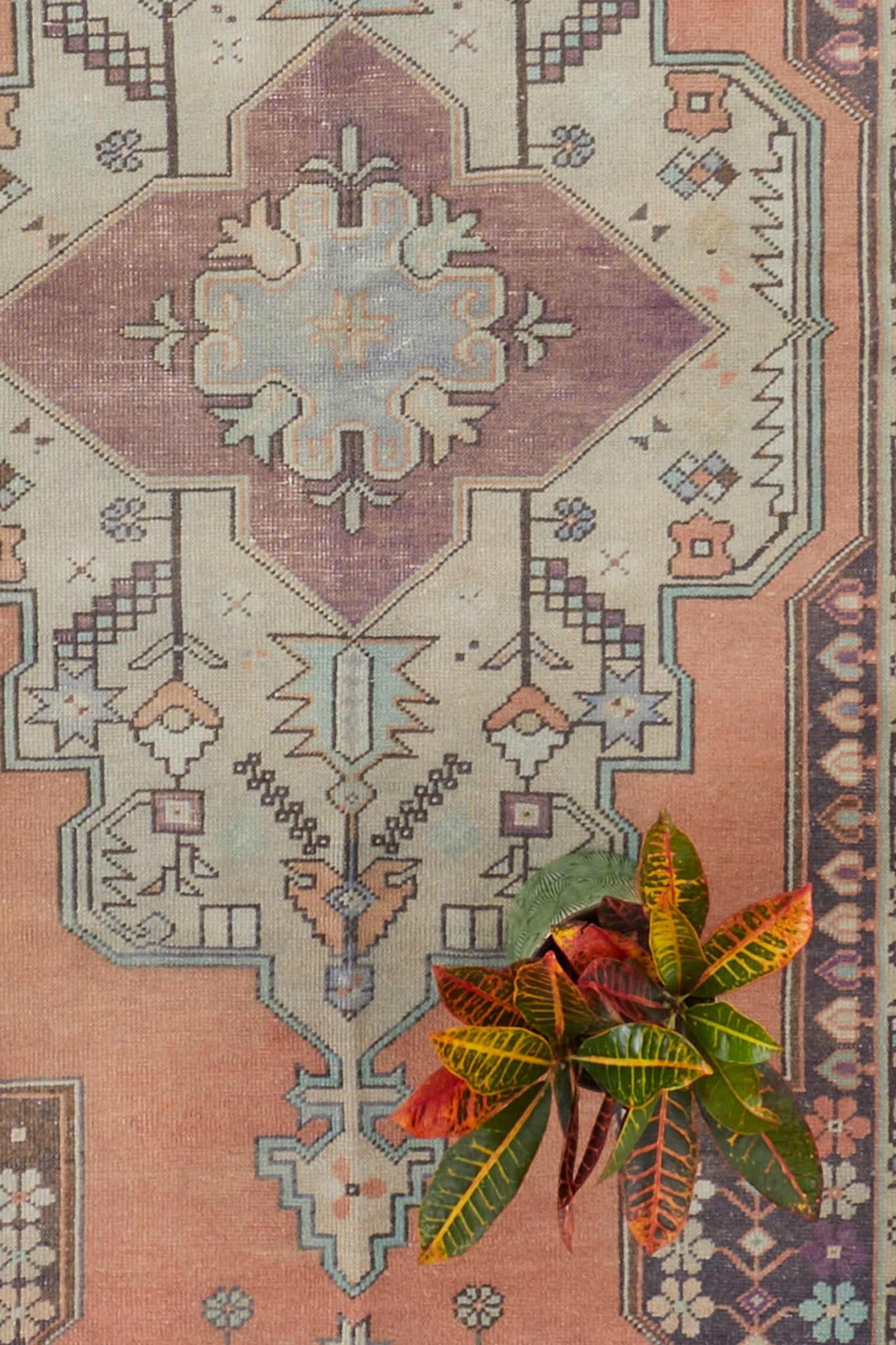 'Betty' Distressed Vintage Oushak Area Rug - 4'1'' x 7'9'' - Canary Lane