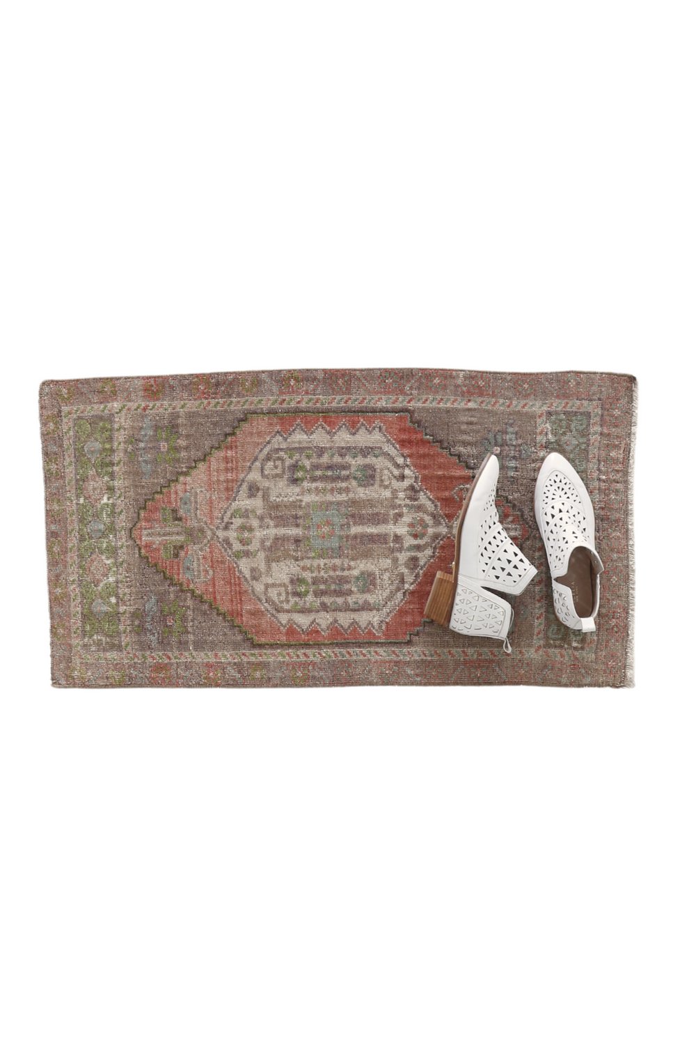 No. 1724 Mini Turkish Vintage Rug - 1'7.5" x 3'0.5" - Canary Lane
Vintage rectangular rug with a central diamond medallion design in muted red and cream tones, accented by intricate green and gray details. The outer border features delicate geometric and floral patterns, creating a rustic and antique aesthetic.